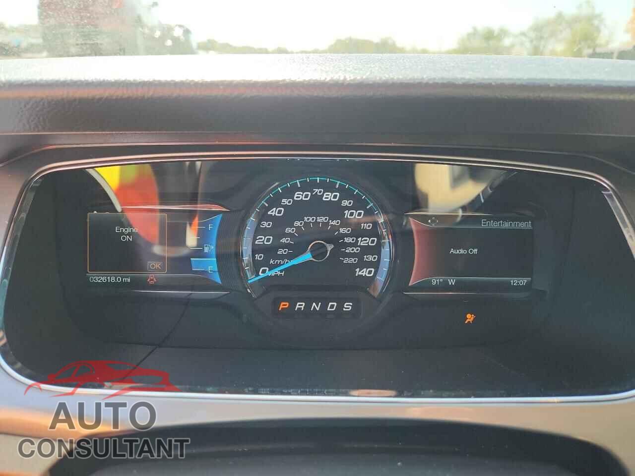 FORD TAURUS 2018 - 1FAHP2E80JG115074