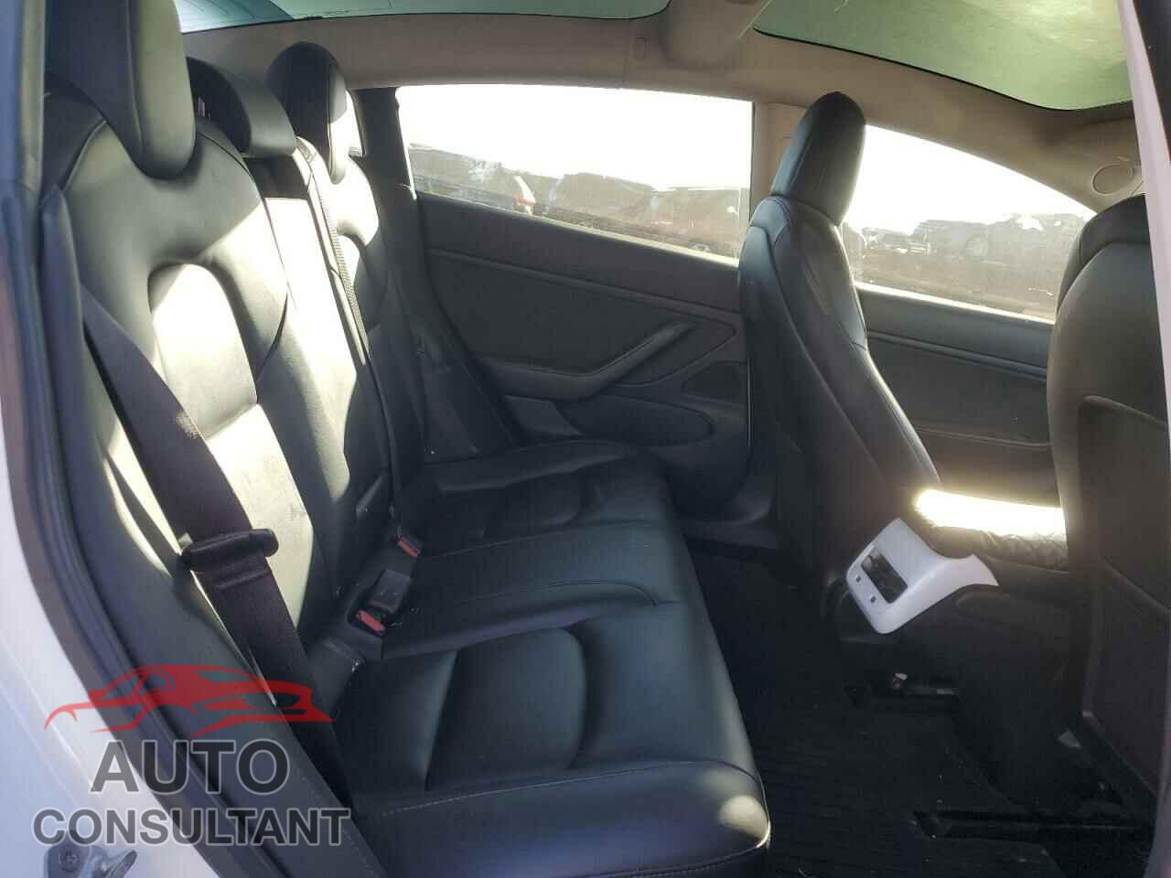 TESLA MODEL 3 2019 - 5YJ3E1EB2KF437517