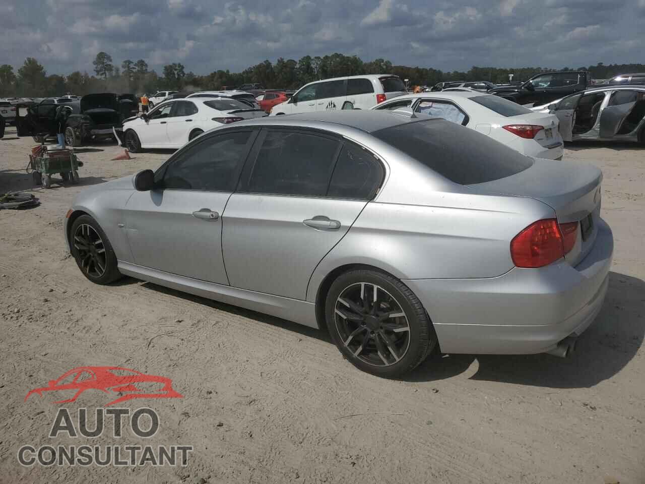 BMW 3 SERIES 2011 - WBAPH7C51BE851900