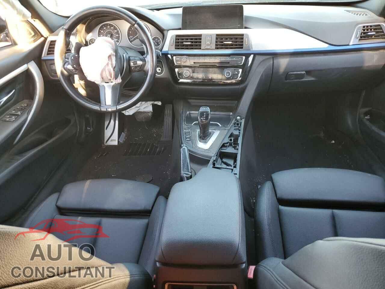 BMW 3 SERIES 2017 - WBA8B3C37HK777633