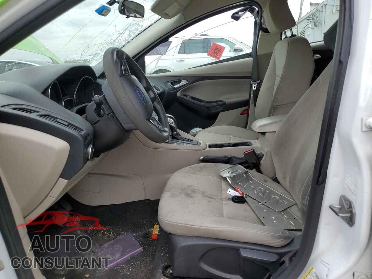 FORD FOCUS 2015 - 1FADP3K21FL270655