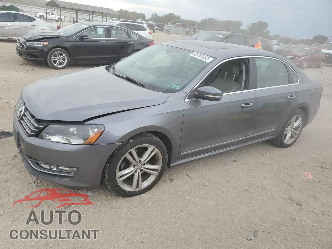 VOLKSWAGEN PASSAT 2013 - 1VWCM7A32DC083113