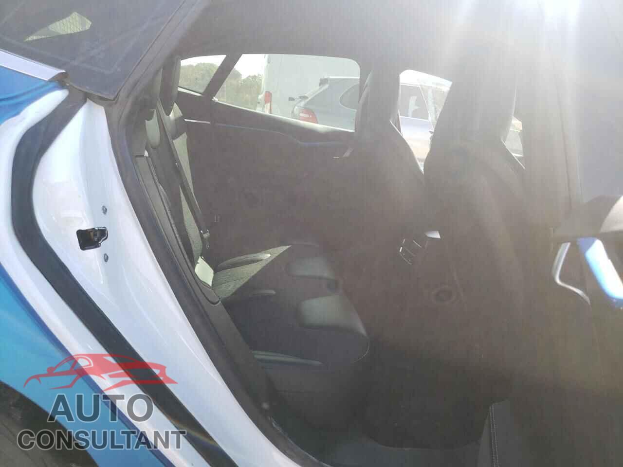 TESLA MODEL S 2015 - 5YJSA1E21FF118915