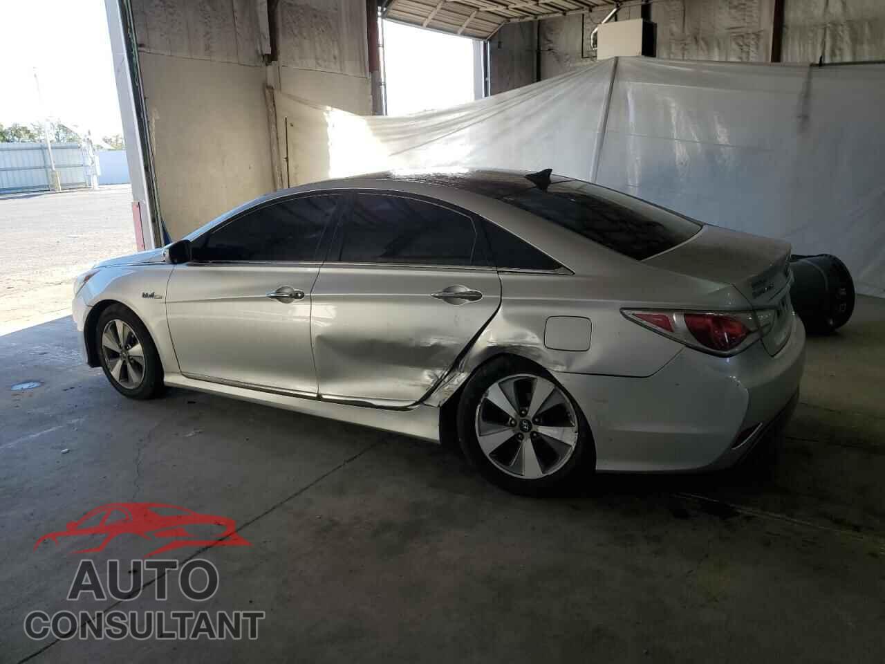 HYUNDAI SONATA 2011 - KMHEC4A41BA002810