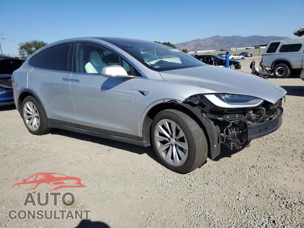 TESLA MODEL X 2018 - 5YJXCAE21JF117787
