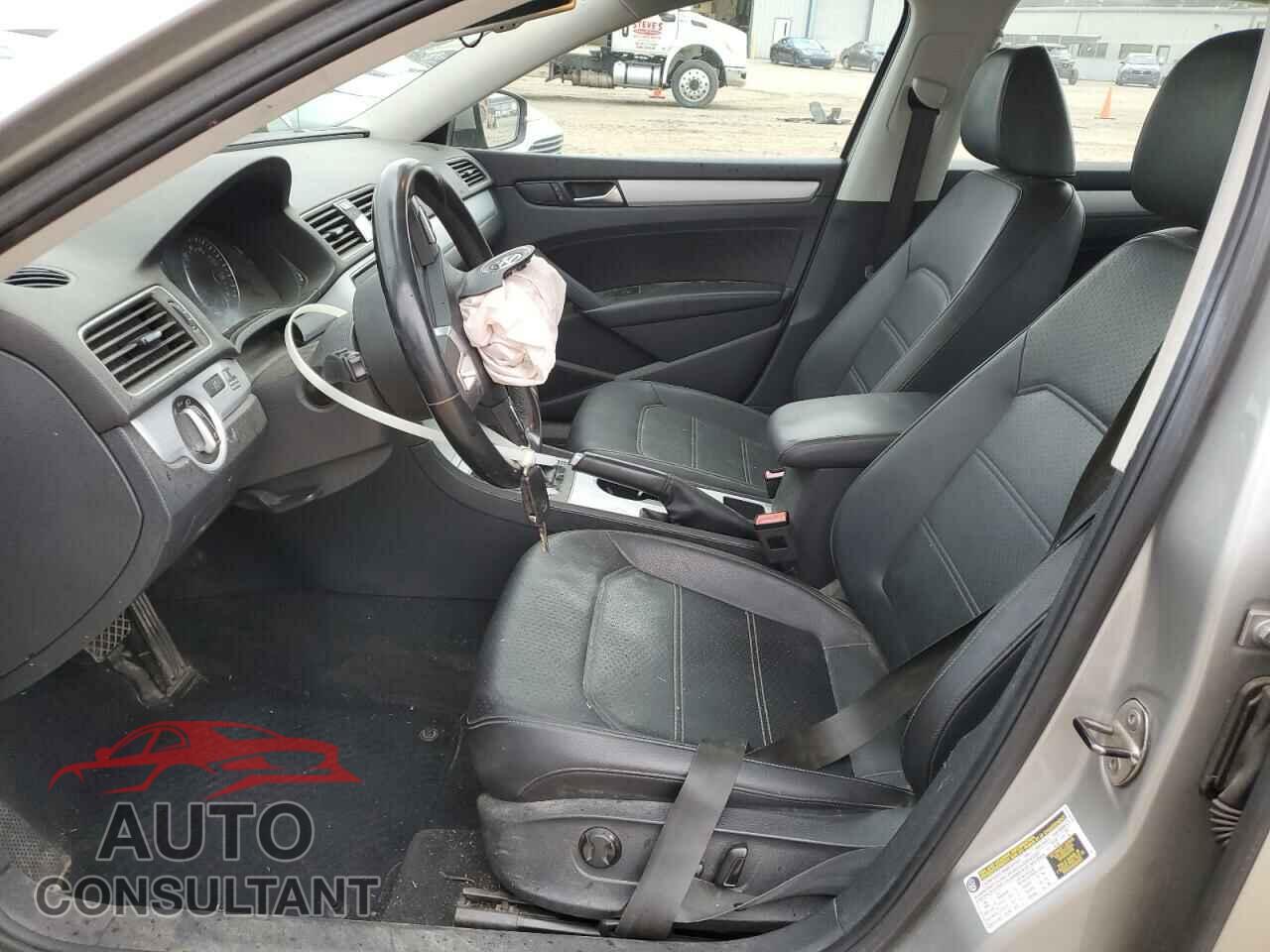 VOLKSWAGEN PASSAT 2013 - 1VWBN7A32DC034048