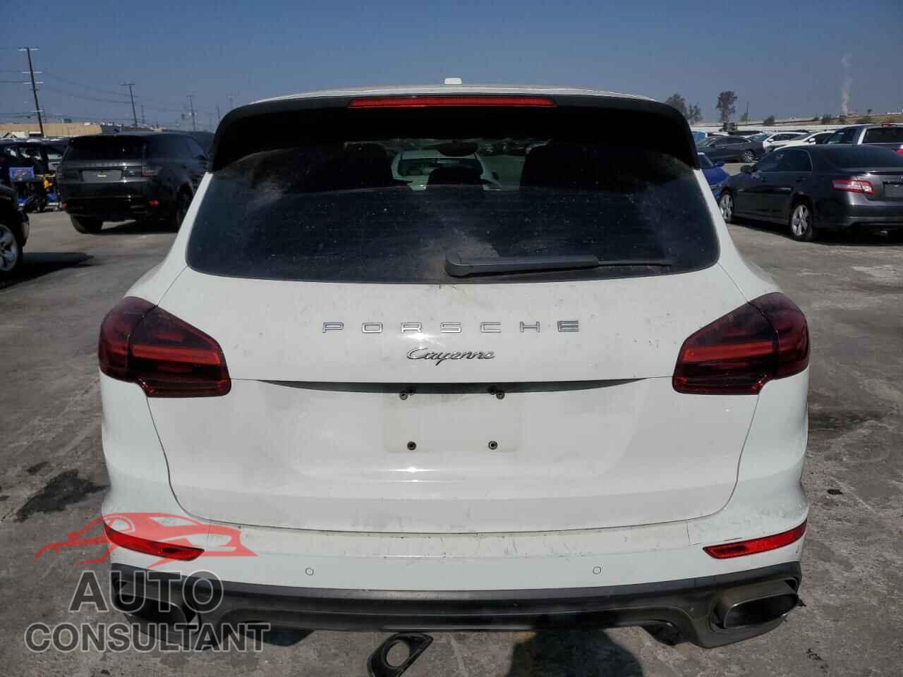 PORSCHE CAYENNE 2016 - WP1AA2A26GKA11059