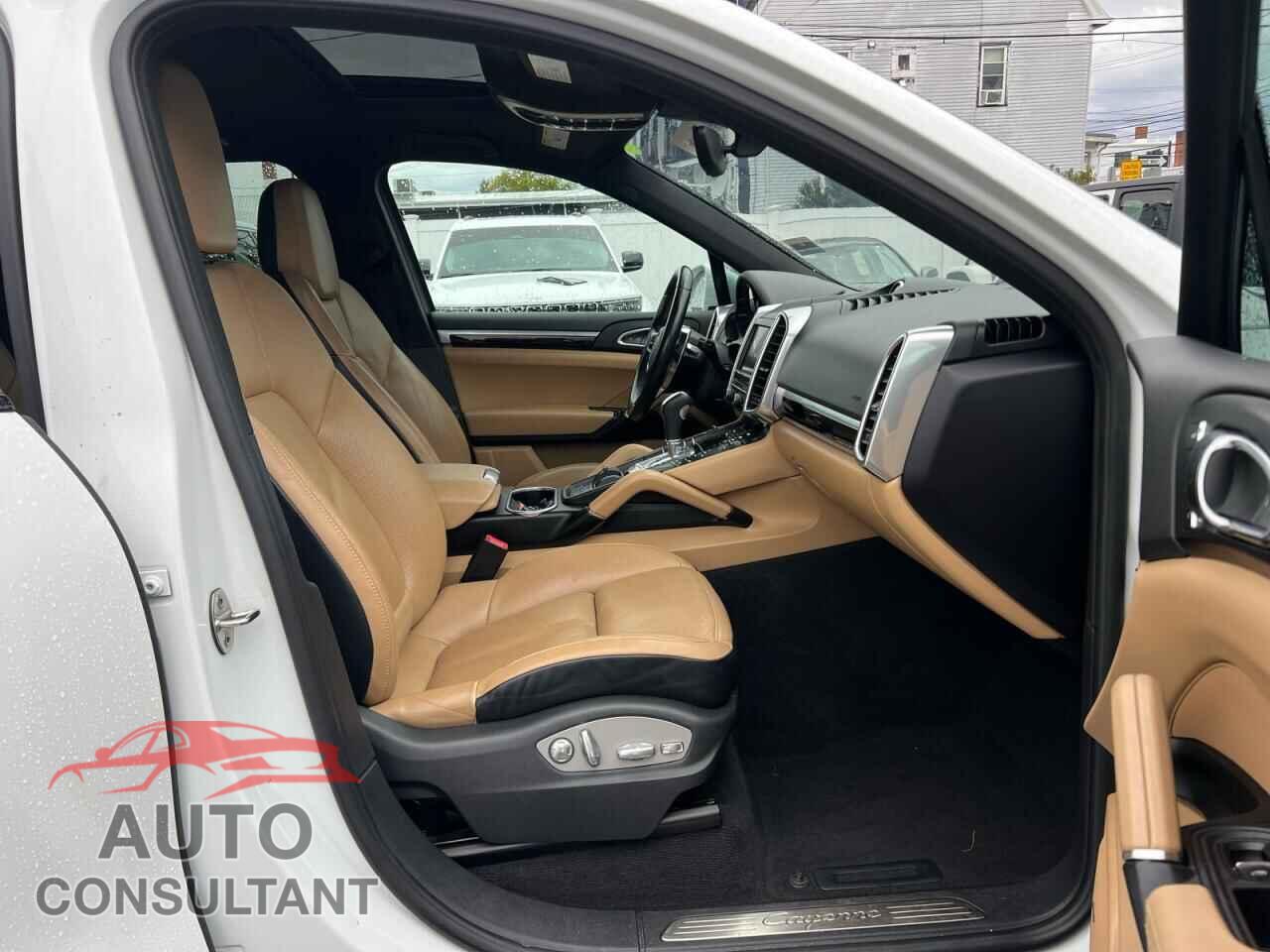 PORSCHE CAYENNE 2016 - WP1AA2A26GLA08205
