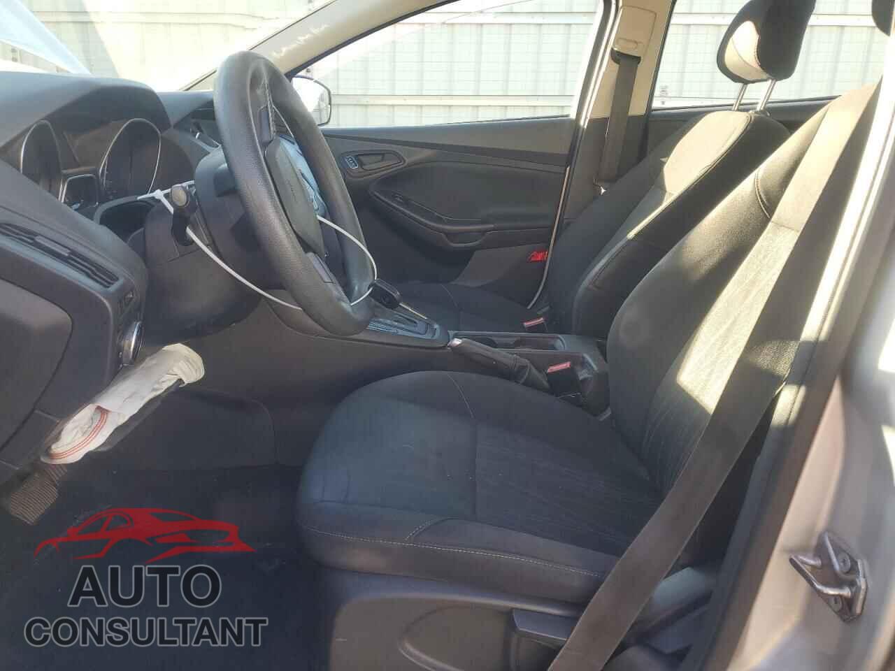 FORD FOCUS 2015 - 1FADP3E28FL300780
