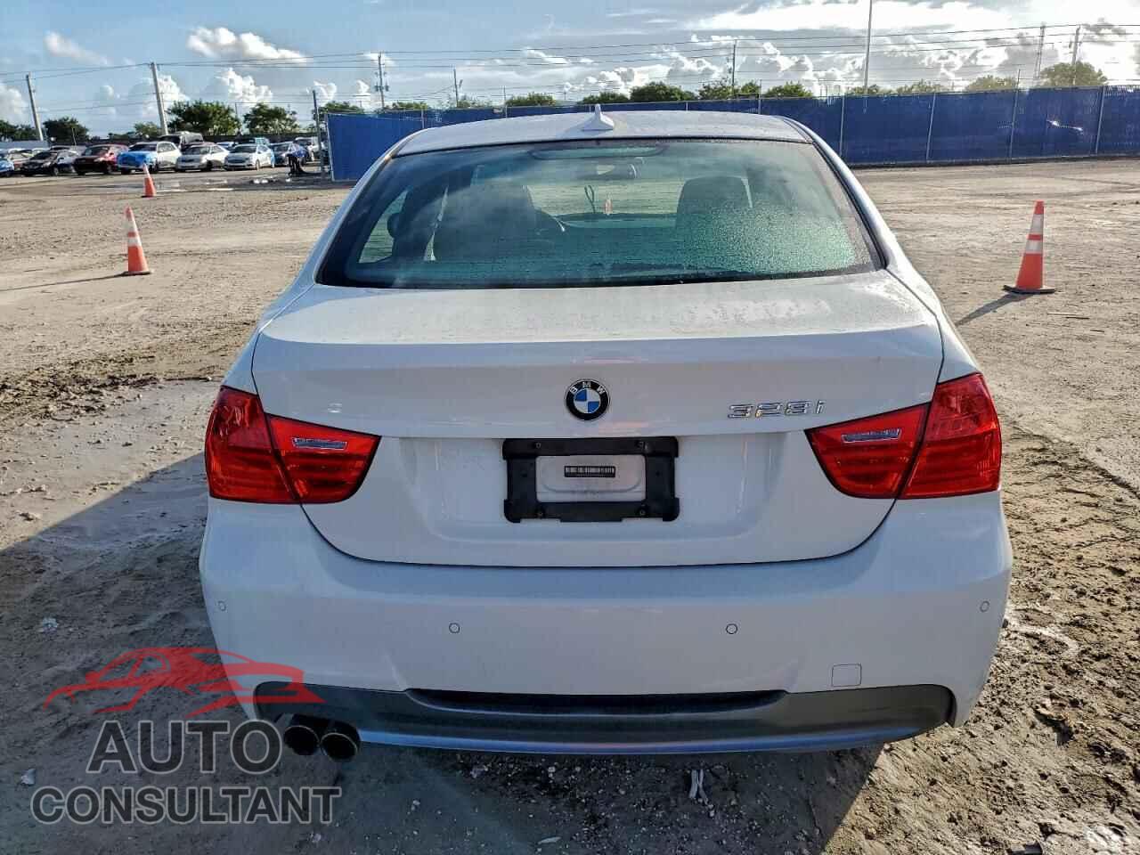 BMW 3 SERIES 2011 - WBAPH7C55BE679452