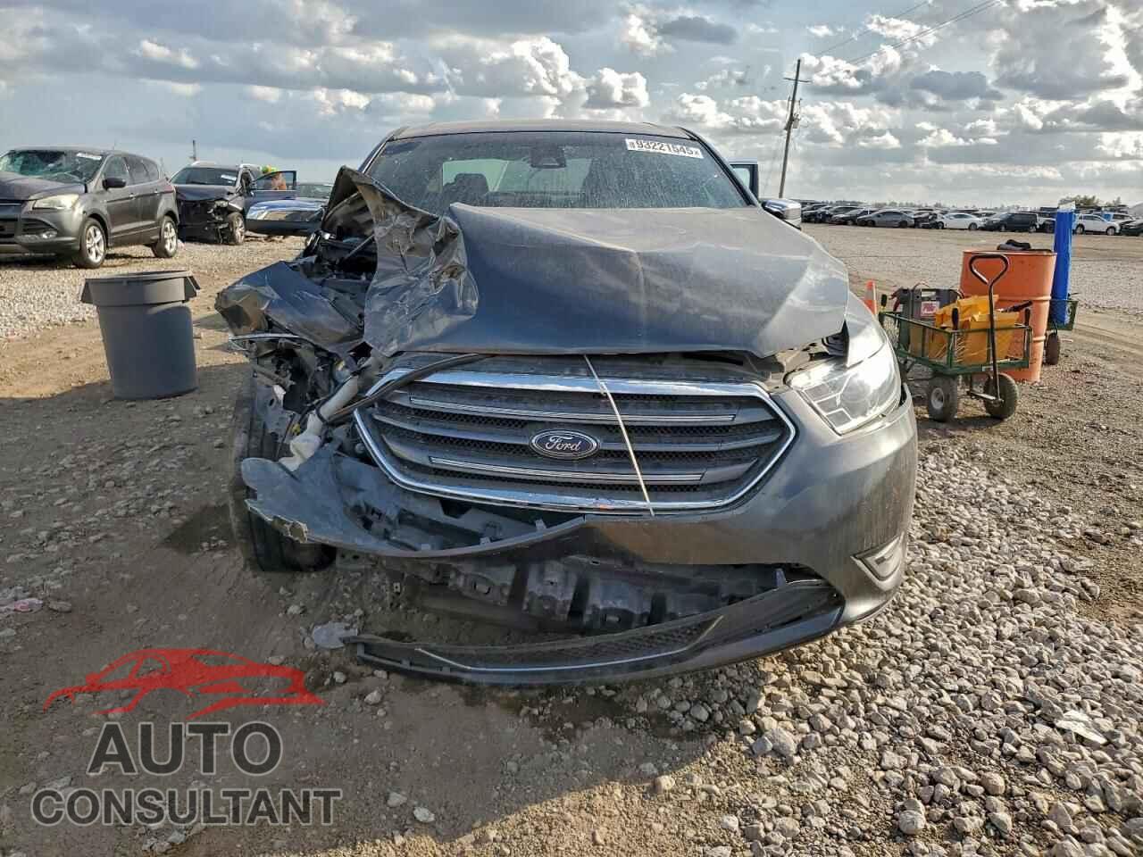 FORD TAURUS 2018 - 1FAHP2F80JG102257