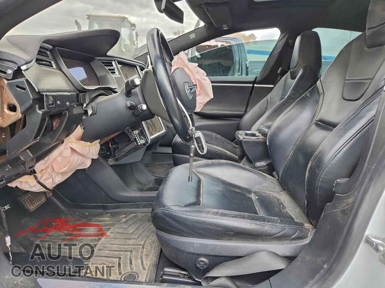 TESLA MODEL S 2015 - 5YJSA1E26FF111152