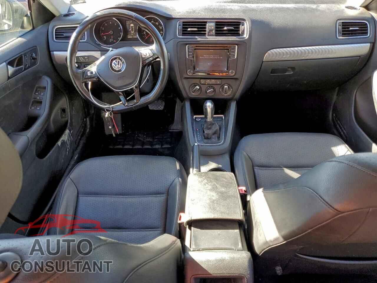 VOLKSWAGEN JETTA 2017 - 3VWDB7AJ8HM306154