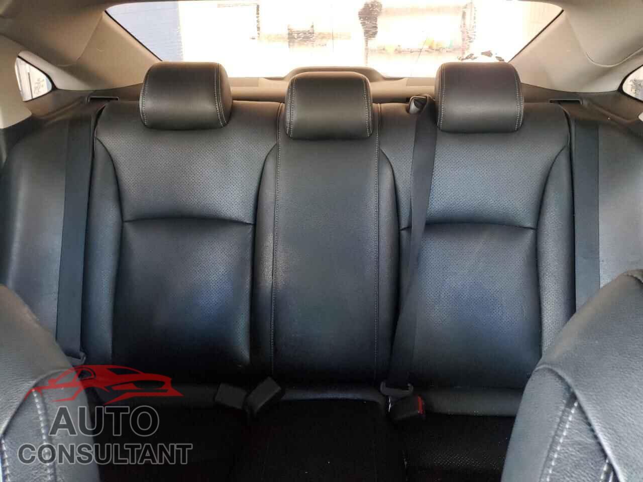HONDA CIVIC 2018 - 2HGFC2F50JH567775