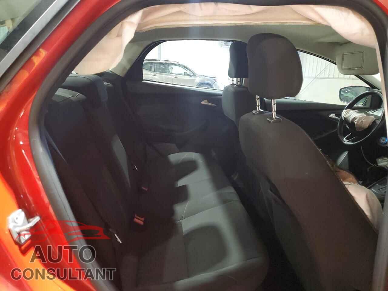 FORD FOCUS 2016 - 1FADP3F25GL201964
