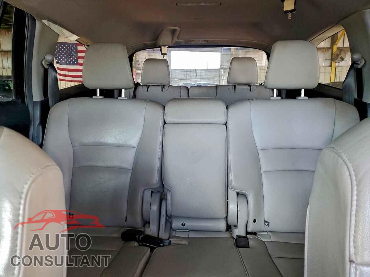 HONDA PILOT 2018 - 5FNYF5H96JB012724