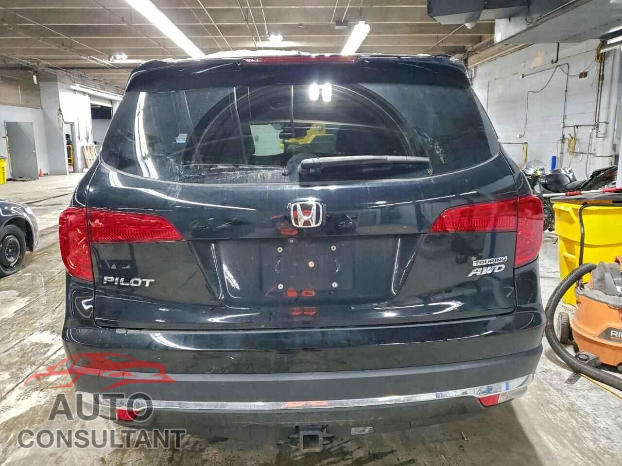 HONDA PILOT 2017 - 5FNYF6H98HB081401