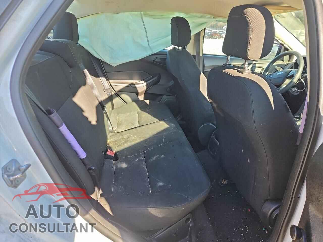 FORD FOCUS 2015 - 1FADP3E26FL362467