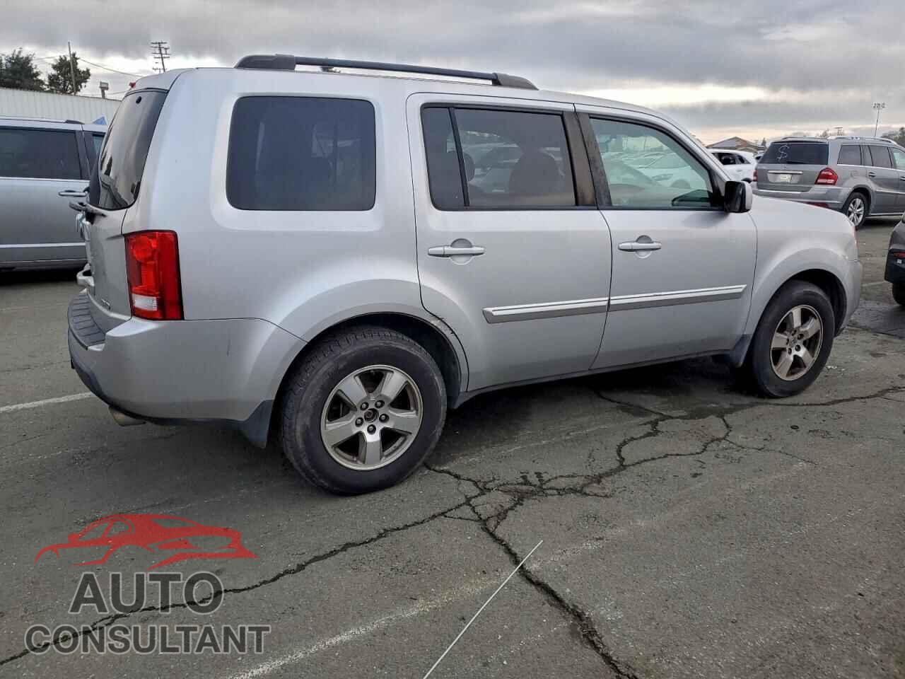 HONDA PILOT 2011 - 5FNYF4H43BB075201
