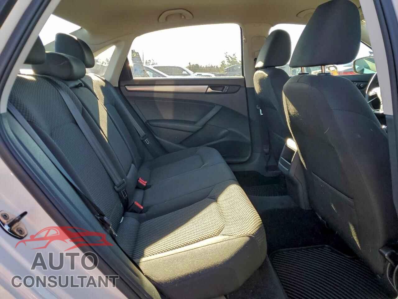 VOLKSWAGEN PASSAT 2013 - 1VWAP7A35DC032607