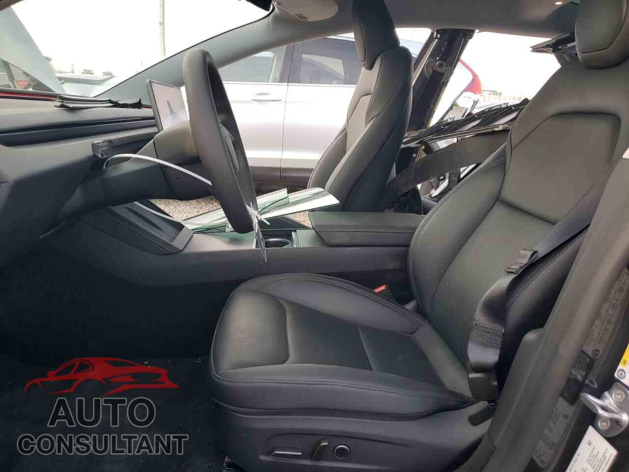 TESLA MODEL 3 2025 - 5YJ3E1EA8SF022029