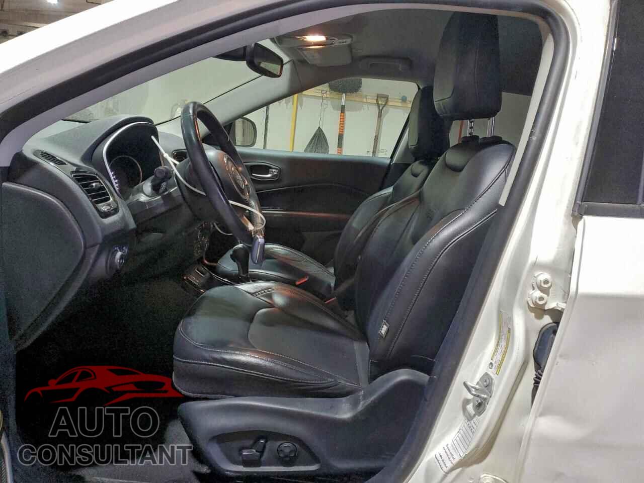 JEEP COMPASS 2019 - 3C4NJCCB9KT659900