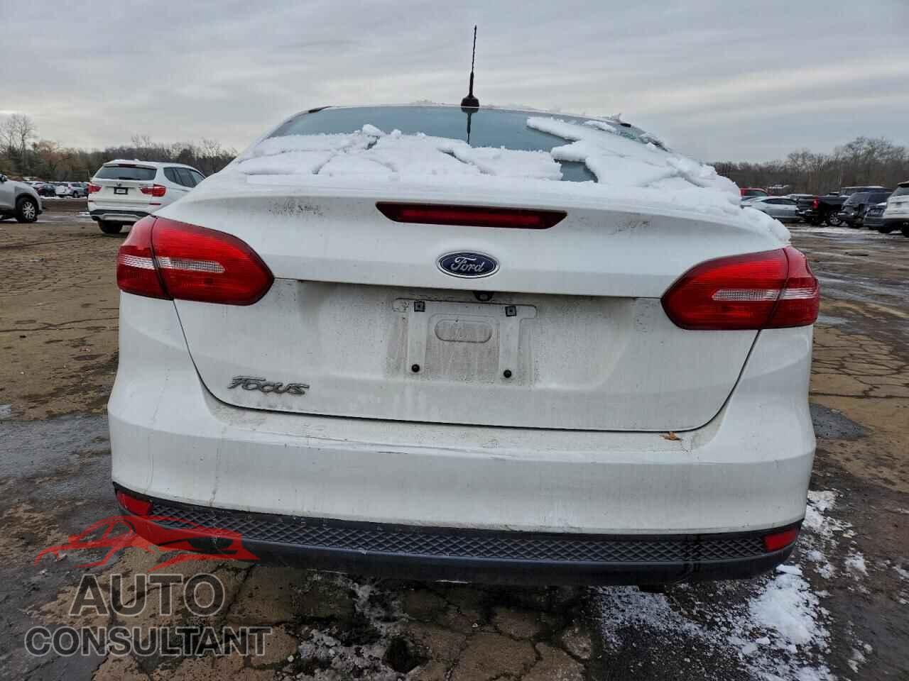 FORD FOCUS 2015 - 1FADP3E28FL285469