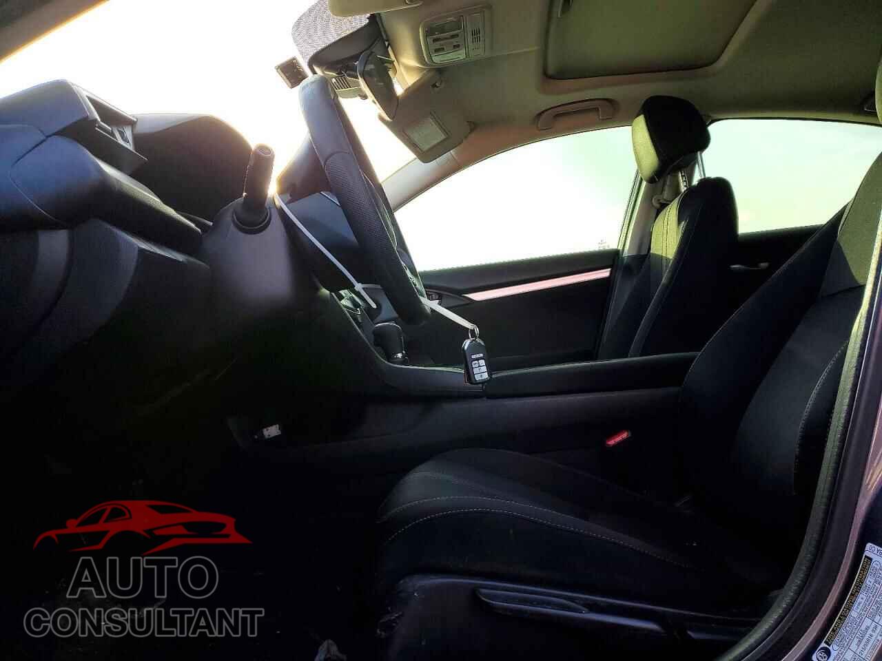 HONDA CIVIC 2018 - 2HGFC2F80JH005384