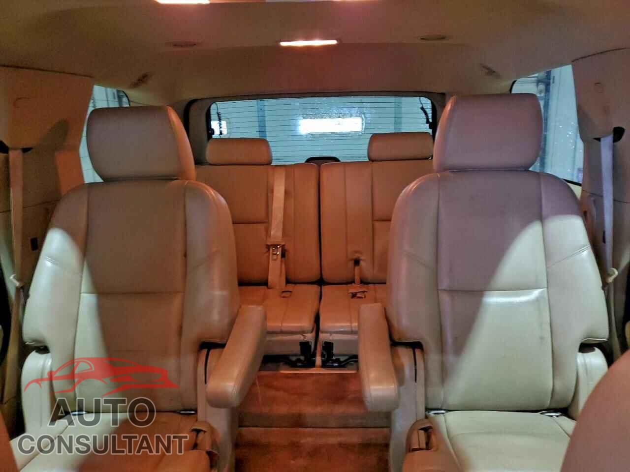 CHEVROLET TAHOE 2013 - 1GNSKCE08DR253184