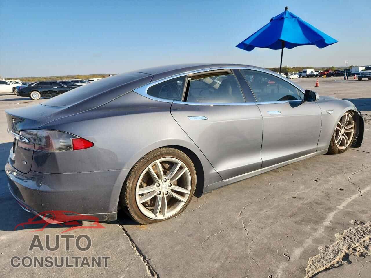 TESLA MODEL S 2013 - 5YJSA1CN8DFP27395