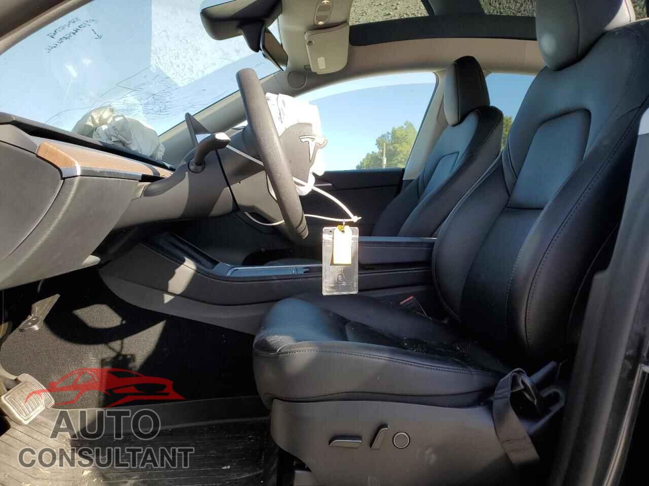 TESLA MODEL Y 2024 - 7SAYGAEE9RF070204