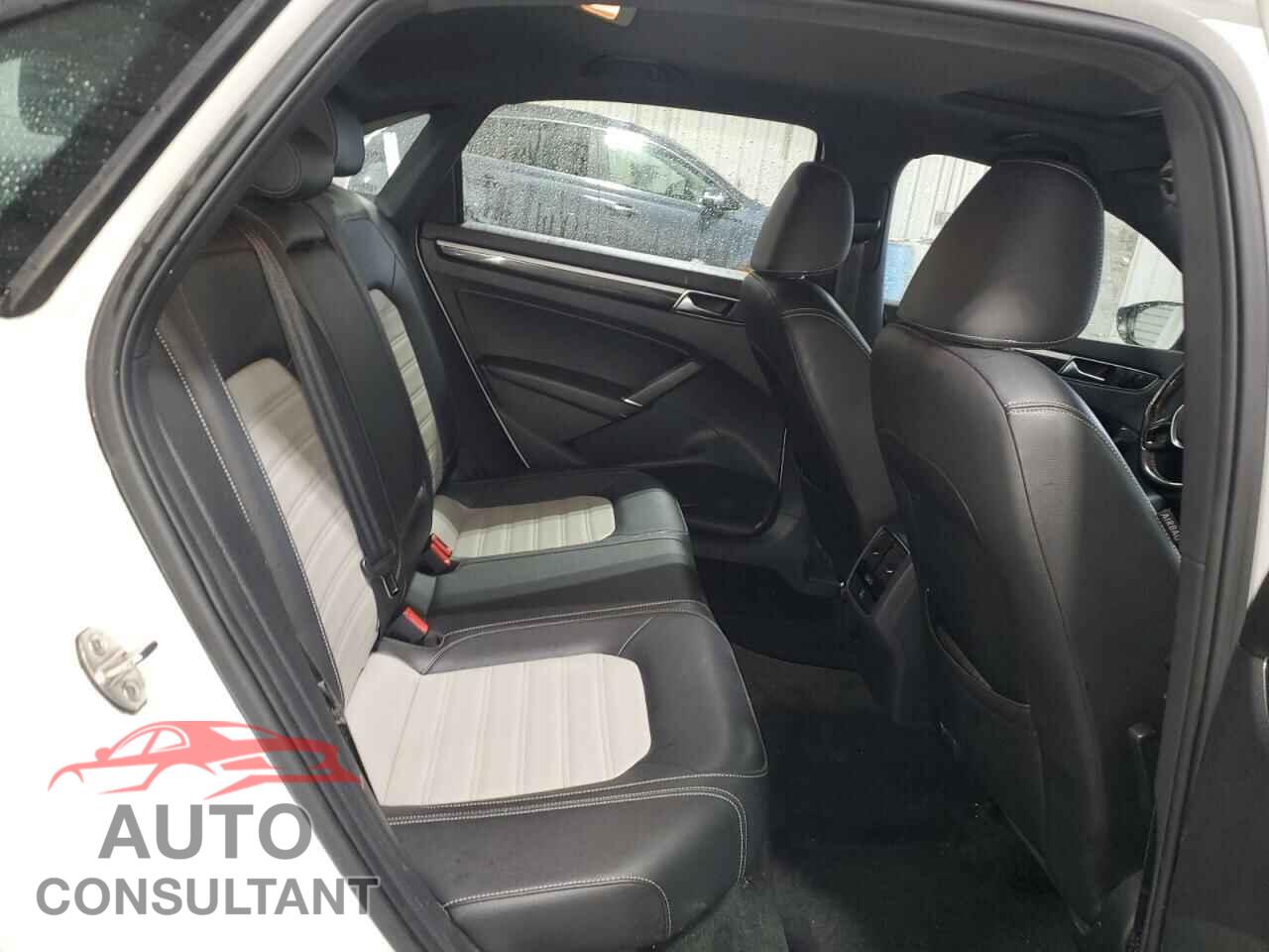 VOLKSWAGEN PASSAT 2018 - 1VWJM7A35JC039934