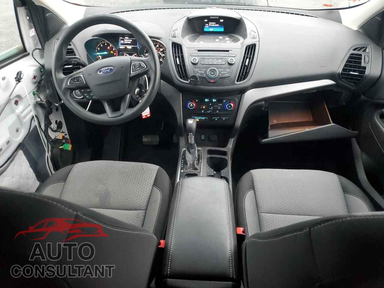 FORD ESCAPE 2017 - 1FMCU9GD7HUC68011