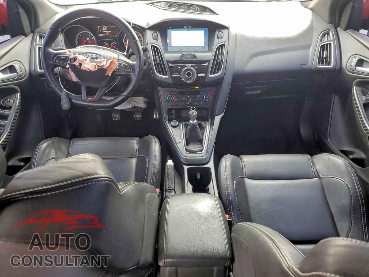 FORD FOCUS 2017 - 1FADP3L96HL242526