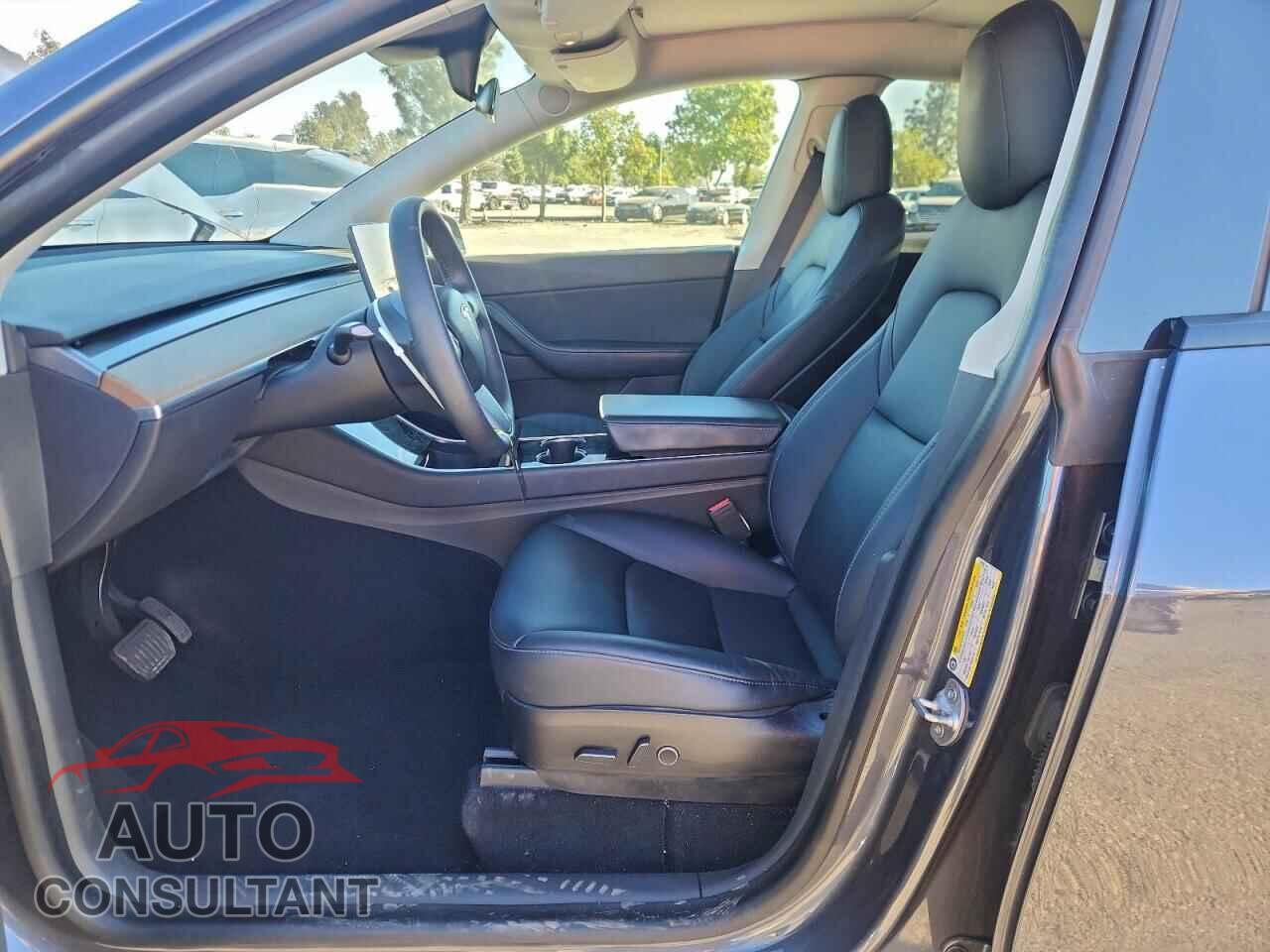 TESLA MODEL Y 2021 - 5YJYGDED3MF113952
