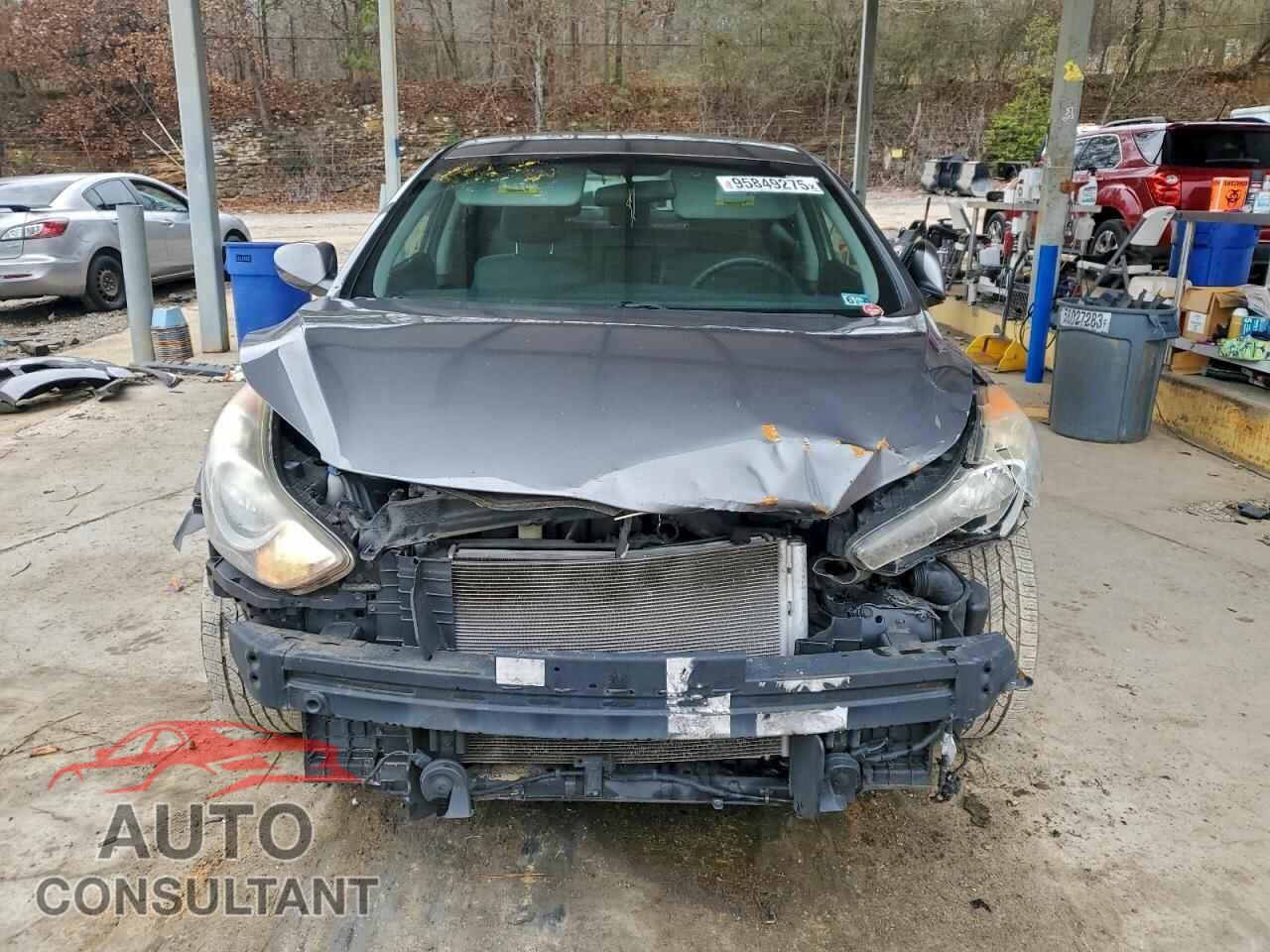 HYUNDAI ELANTRA 2012 - 5NPDH4AE4CH084195