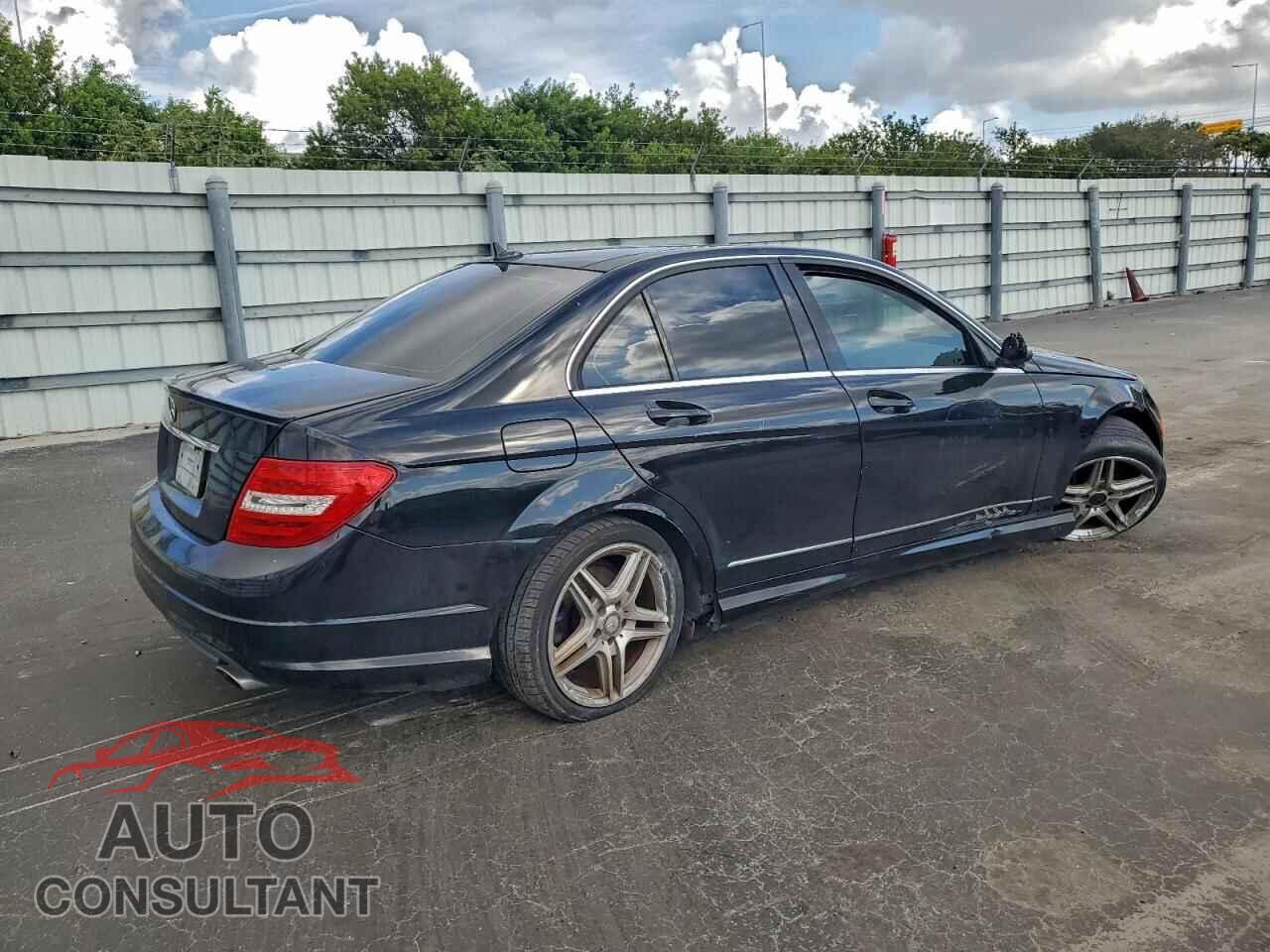 MERCEDES-BENZ C-CLASS 2011 - WDDGF8BB4BR166827