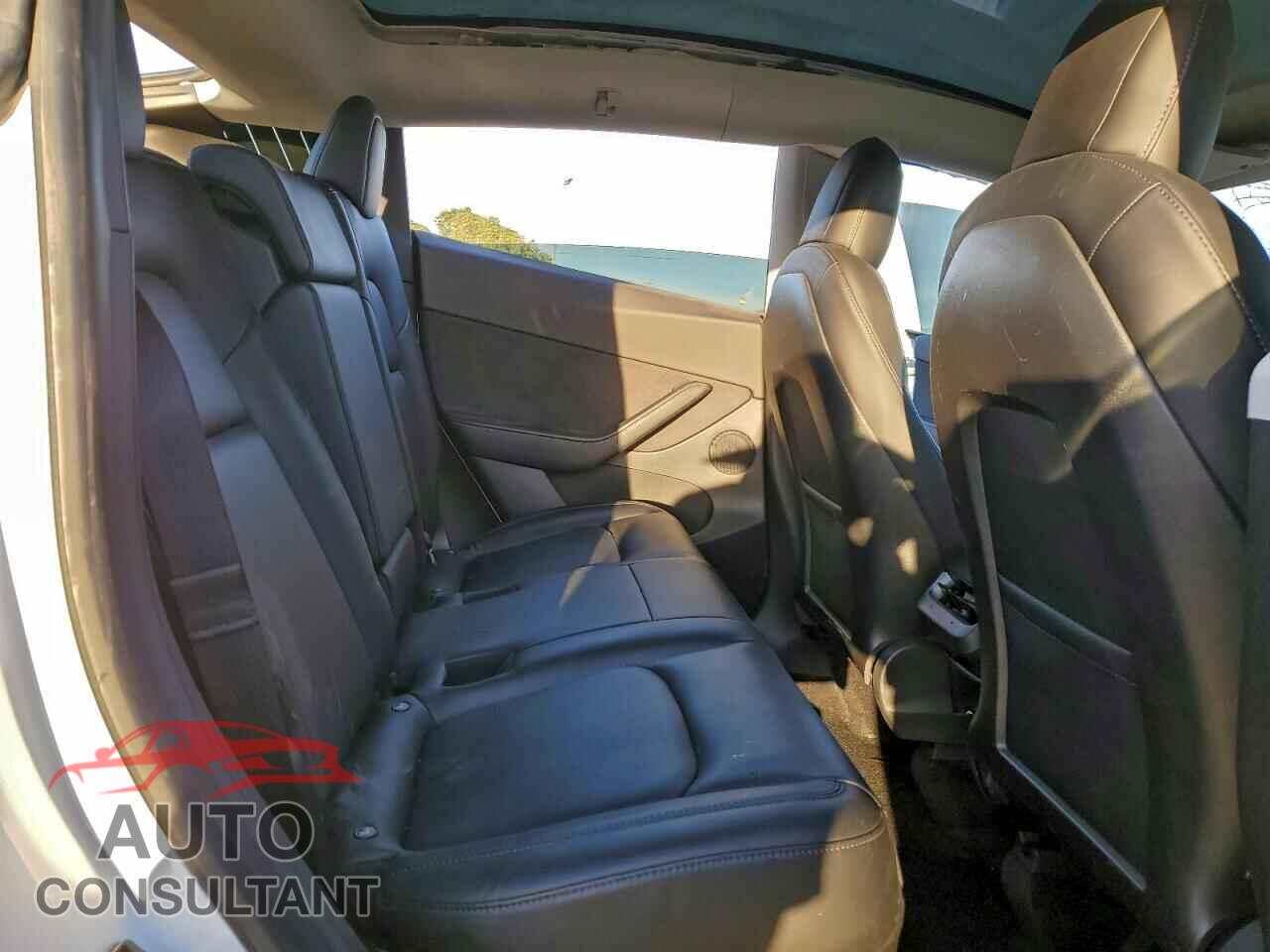 TESLA MODEL Y 2021 - 5YJYGDED1MF125923