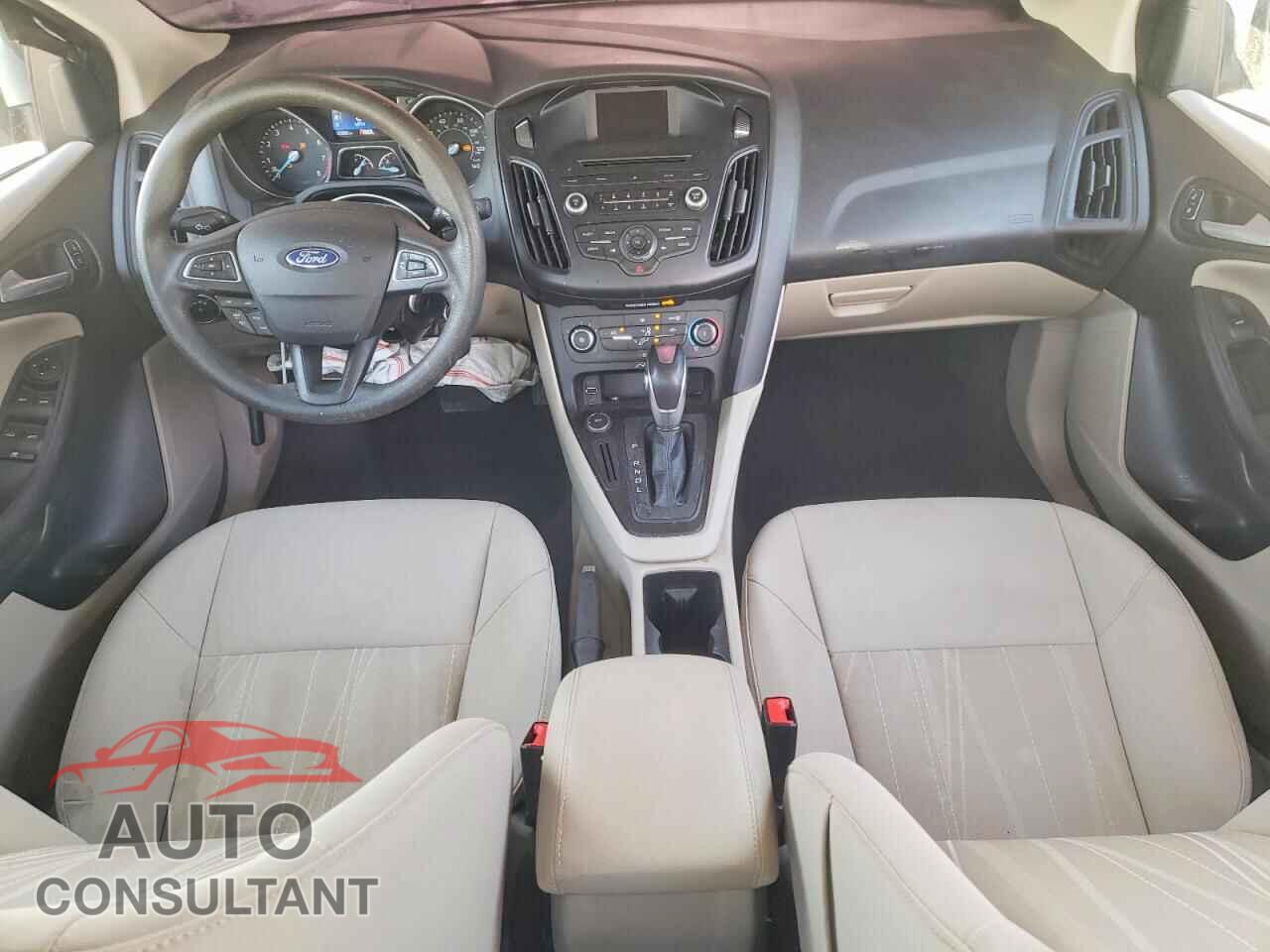 FORD FOCUS 2015 - 1FADP3F24FL214817
