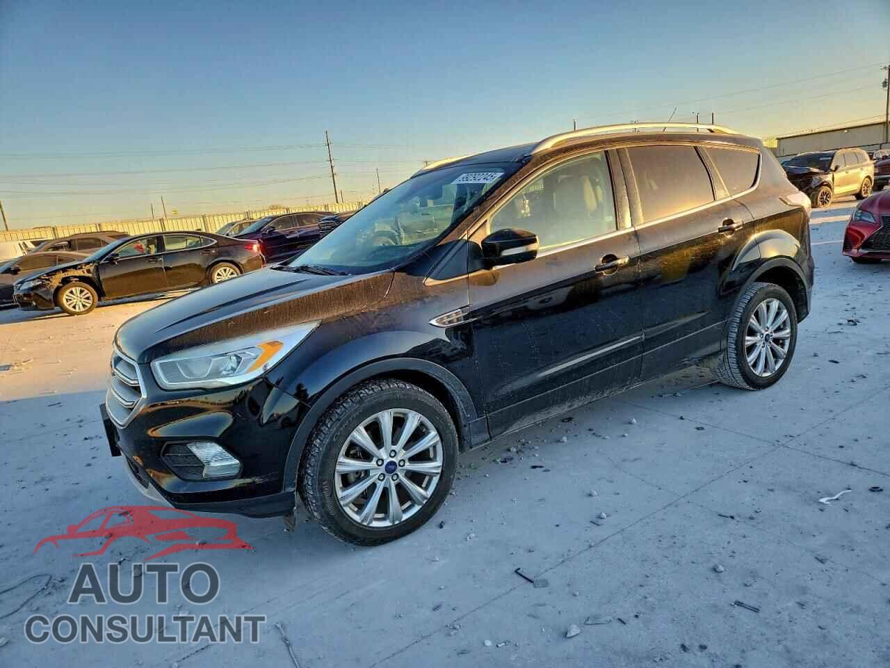 FORD ESCAPE 2017 - 1FMCU0J92HUB46625