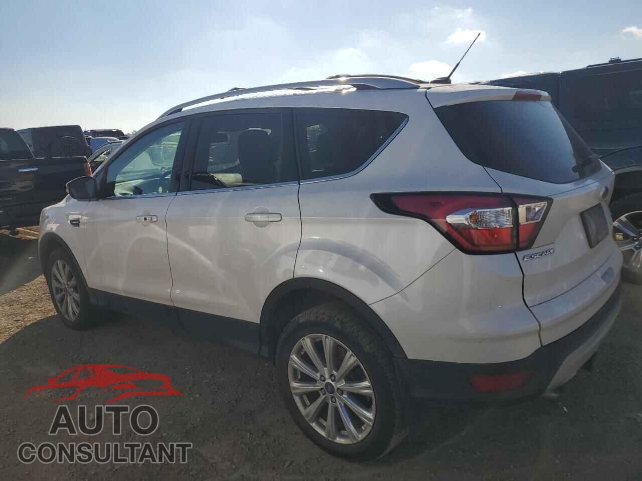 FORD ESCAPE 2017 - 1FMCU9JD8HUD03244