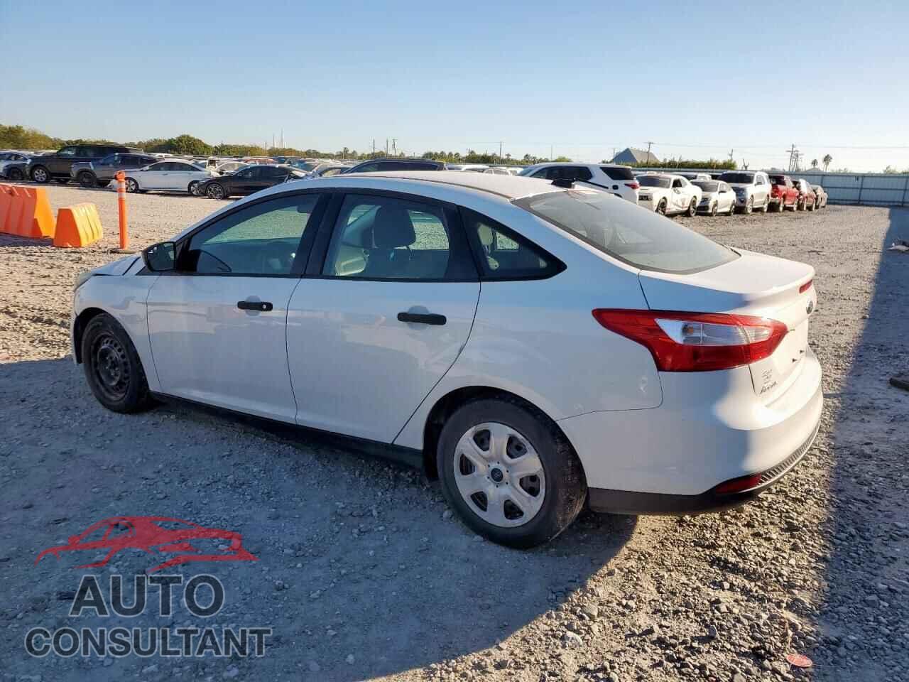 FORD FOCUS 2014 - 1FADP3E23EL401028