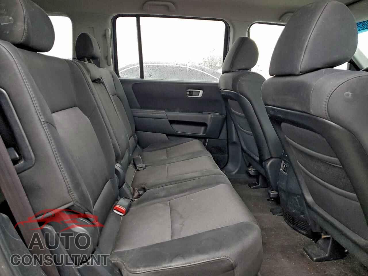HONDA PILOT 2011 - 5FNYF3H44BB024607