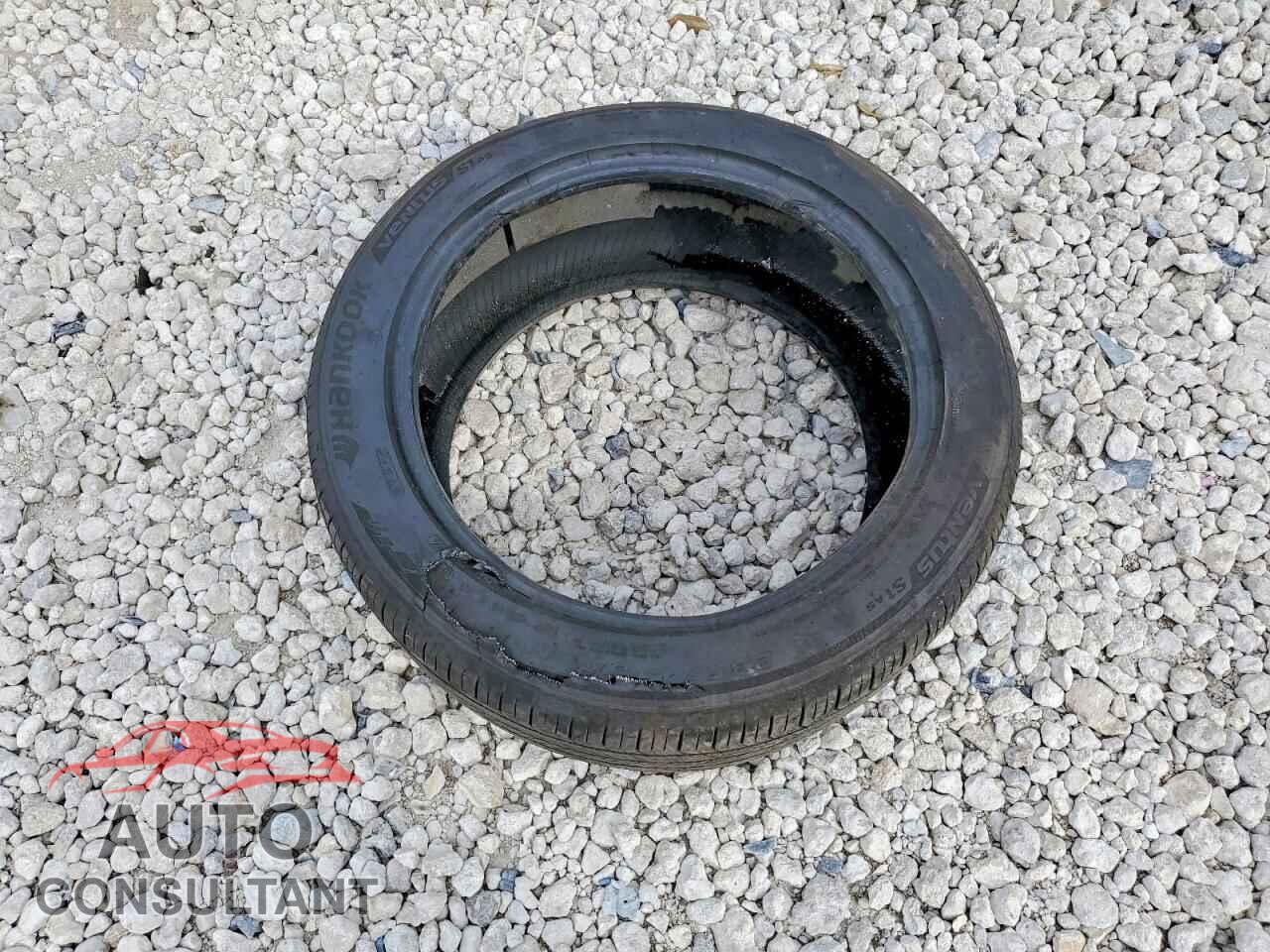 TESLA MODEL 3 2025 - 5YJ3E1EA2SF975657