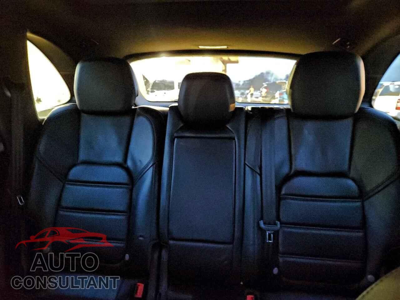 PORSCHE CAYENNE 2017 - WP1AA2A25HKA89608