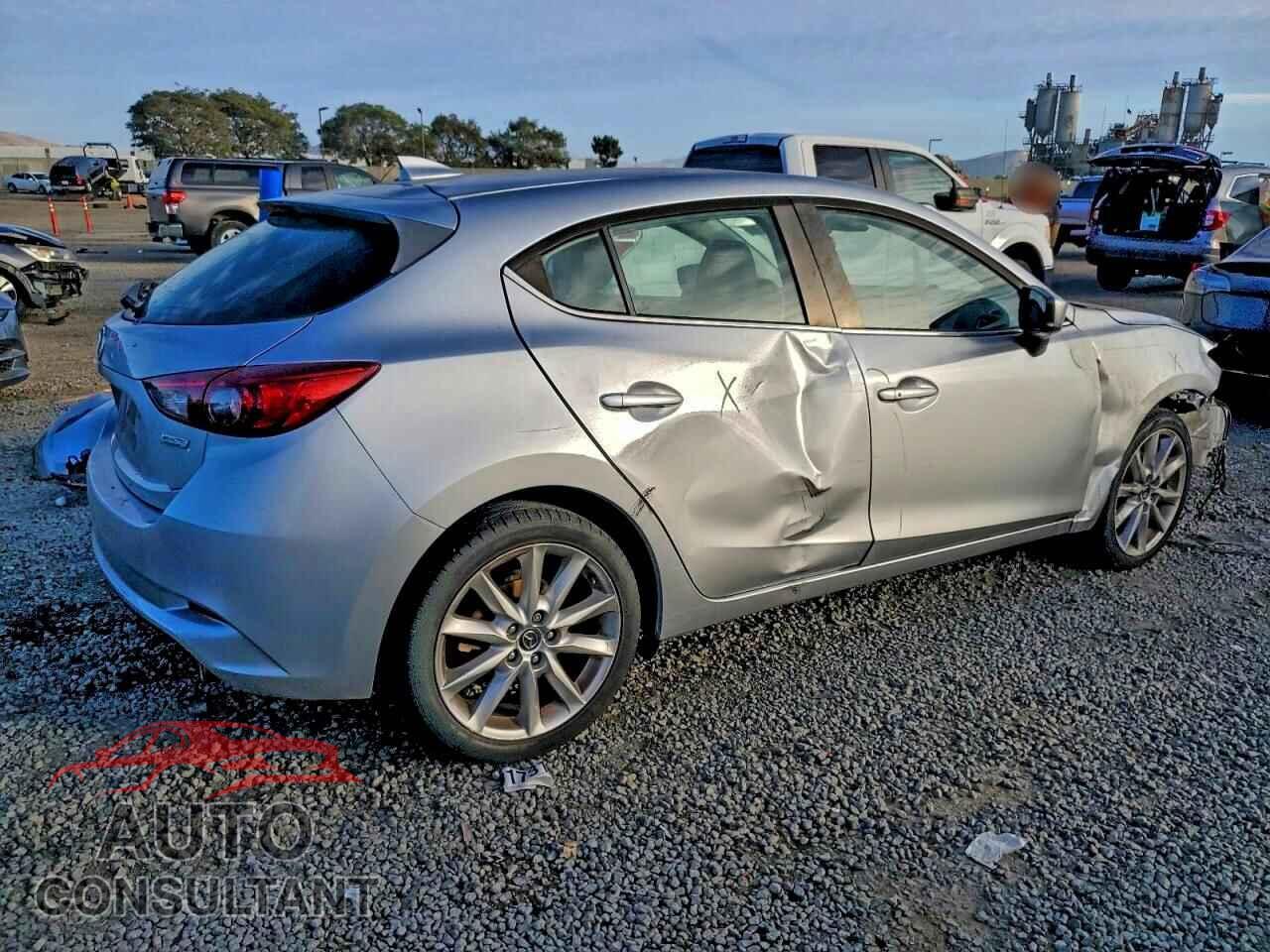 MAZDA 3 2017 - 3MZBN1M38HM134250