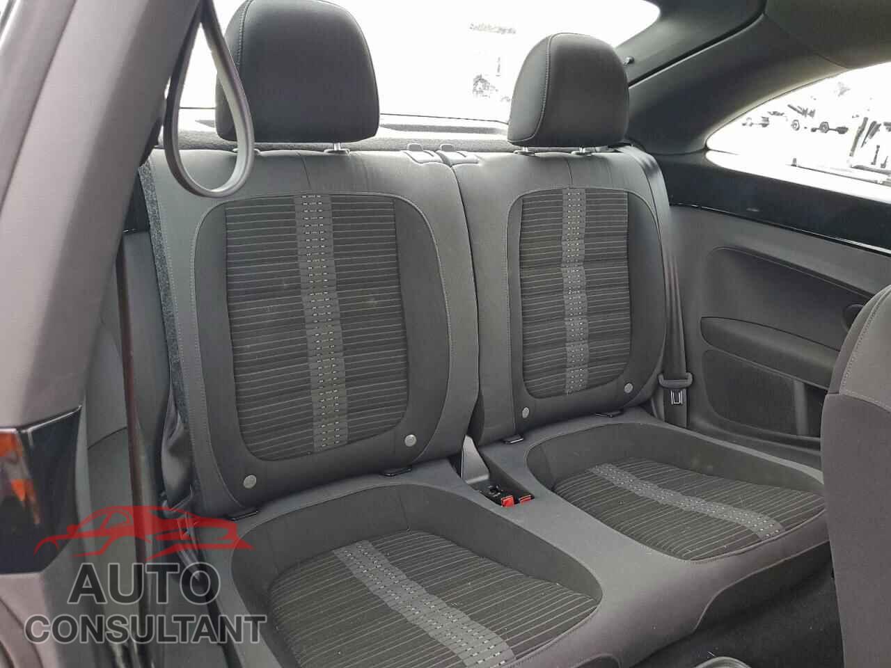 VOLKSWAGEN BEETLE 2012 - 3VWVA7AT2CM655330