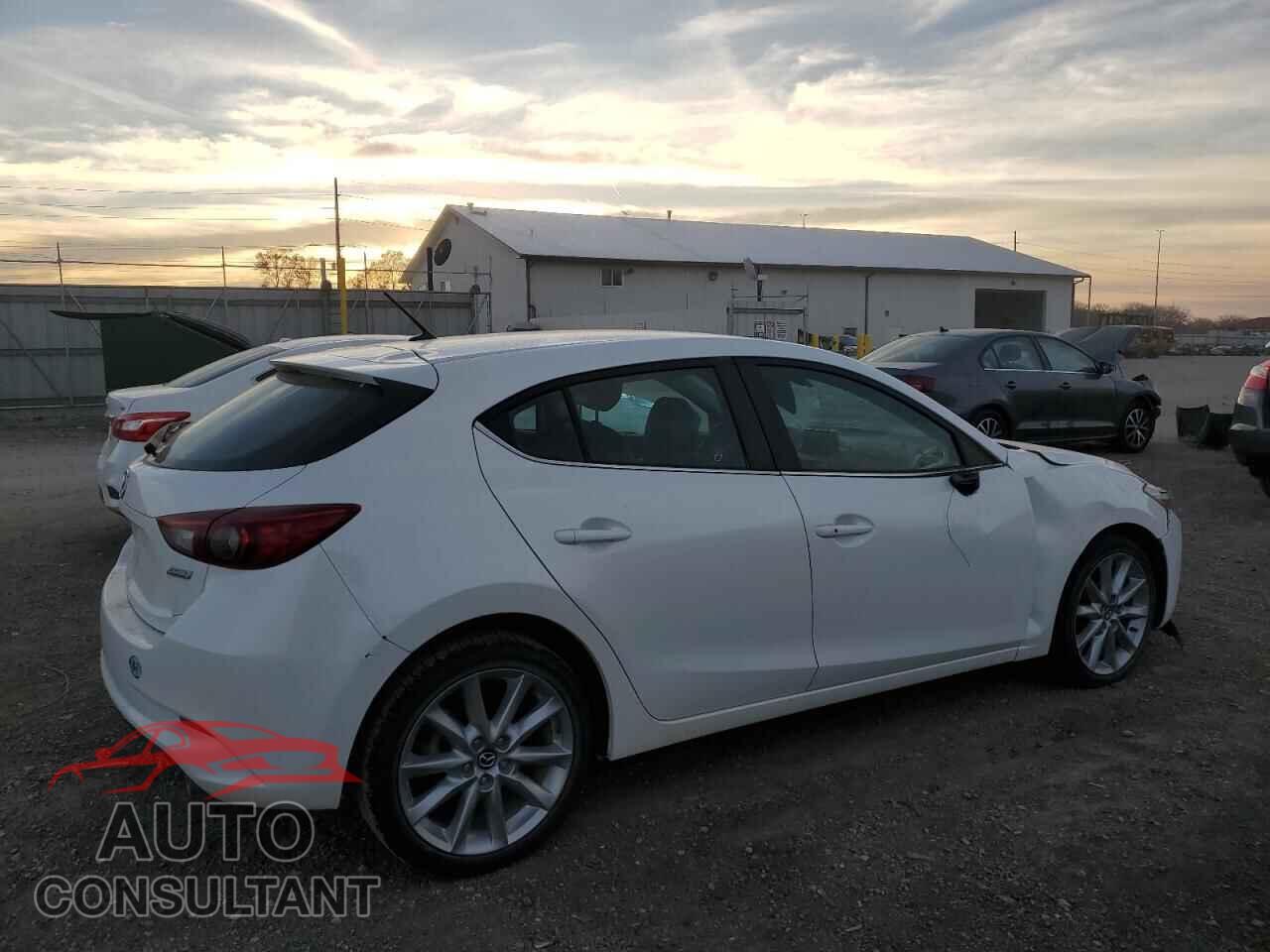 MAZDA 3 2017 - 3MZBN1L77HM125513