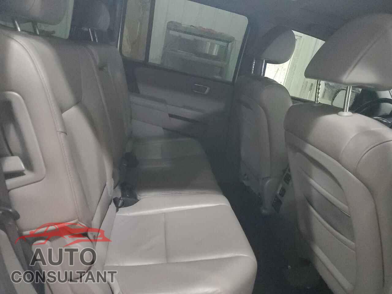 HONDA PILOT 2011 - 5FNYF4H65BB009752