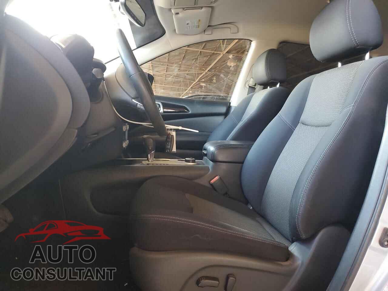 NISSAN PATHFINDER 2018 - 5N1DR2MM6JC616121
